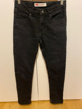 Pantalón Levis Talla 12 de segunda mano por 10 EUR en Donostia-San  Sebastián en WALLAPOP