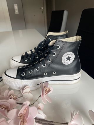 OFERTA! CONVERSE PLATAFORMA PIEL CHICA de segunda mano por 75 EUR en  Granollers en WALLAPOP