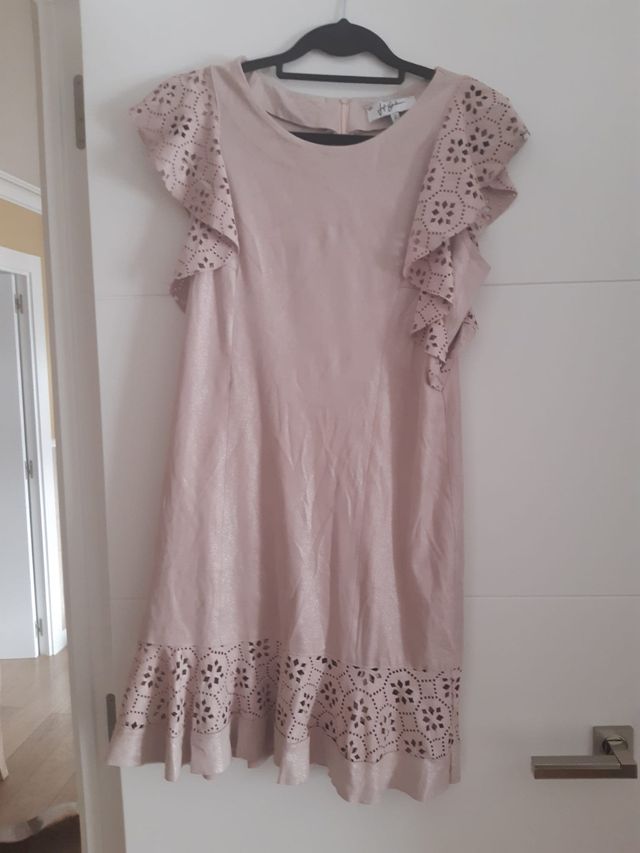 vestido con tirantes de vuelo