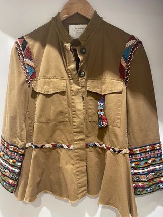 Chaqueta etnica zara de segunda mano por 20 EUR en Madrid en WALLAPOP