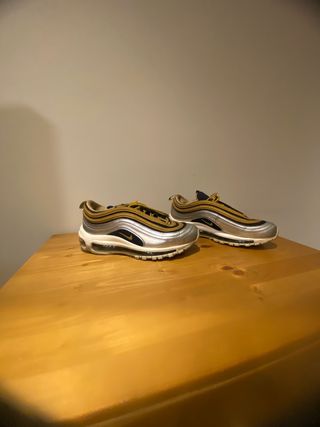 Nike air max 97 doradas y plateadas número 38 de segunda mano por 29 EUR en  Pozuelo de Alarcón en WALLAPOP