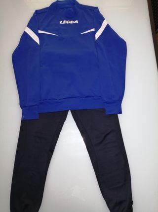 Chándal Legea L de segunda mano por 10 EUR en Gijón en WALLAPOP
