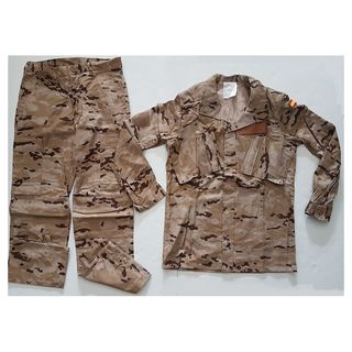 Uniforme arido militar de segunda mano por 25 EUR en Gijón en WALLAPOP