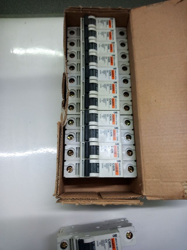 Magneto térmico MERLIN GERIN