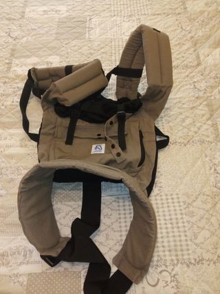 Mochila portabebé de segunda mano por 10 EUR en Parla en WALLAPOP