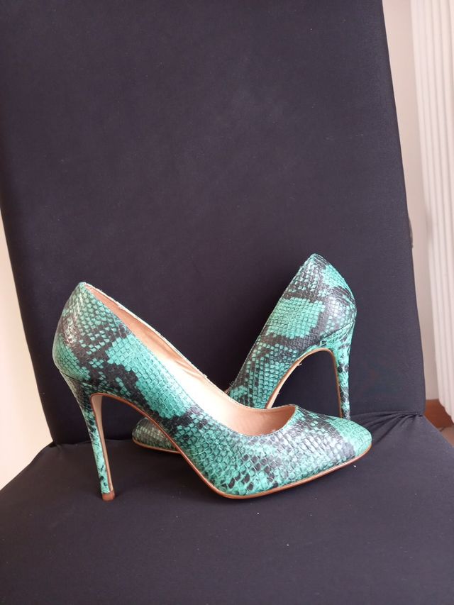 Décolleté verde effetto rettile