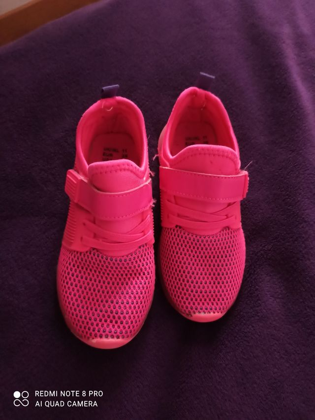 deportivas rosas con luces, talla 29