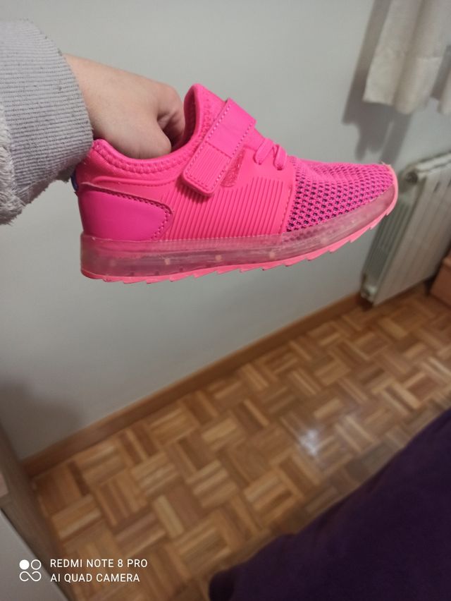 deportivas rosas con luces, talla 29