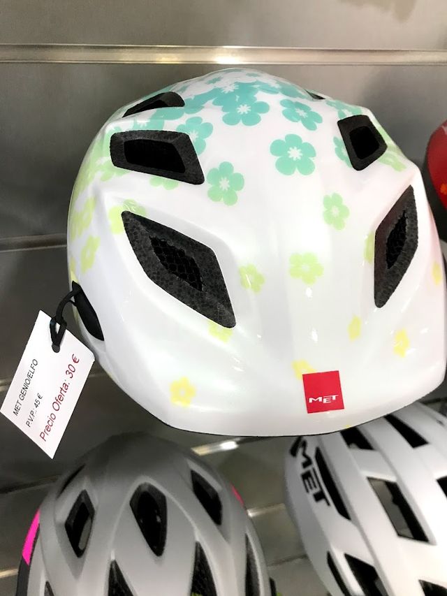 CASCO 52-57cm MET GENIO IRIDIS-FLOR BLANCO BRILLO