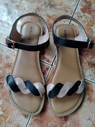 Sandalias Kickers talla 36. de segunda mano por 15 EUR en Barcelona en  WALLAPOP