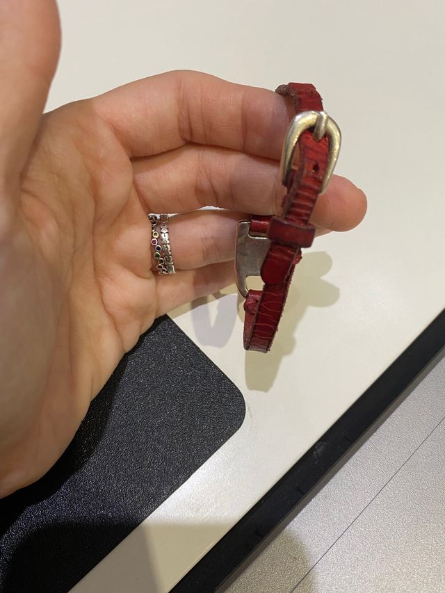 Pulsera cuero y plata Uno de 50.