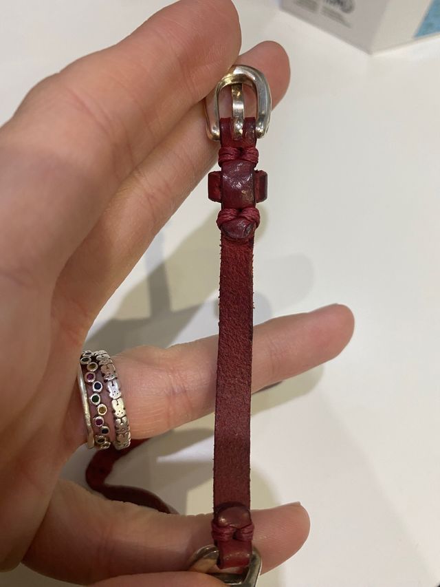 Pulsera cuero y plata Uno de 50.
