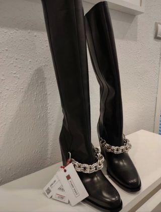 BOTAS CUÑA PIEL SRPLS ZARA de segunda mano por 79 EUR en Badajoz en WALLAPOP