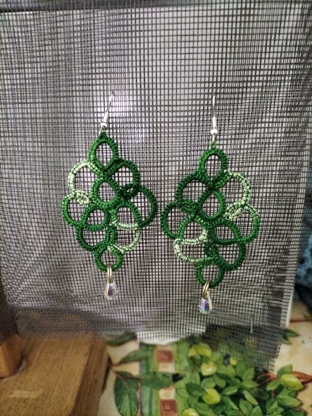 orecchino tonalità verde