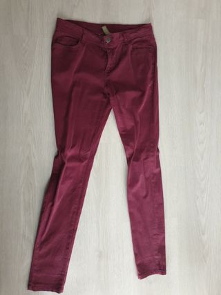 Pantalones vaqueros hombre granate de segunda mano por 8 EUR en Biurrun en  WALLAPOP