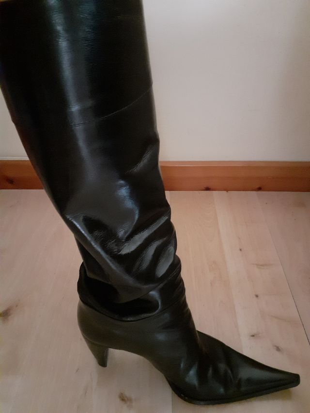 Botas altas de piel negra marca William