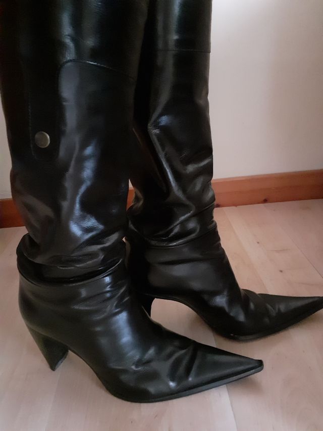 Botas altas de piel negra marca William