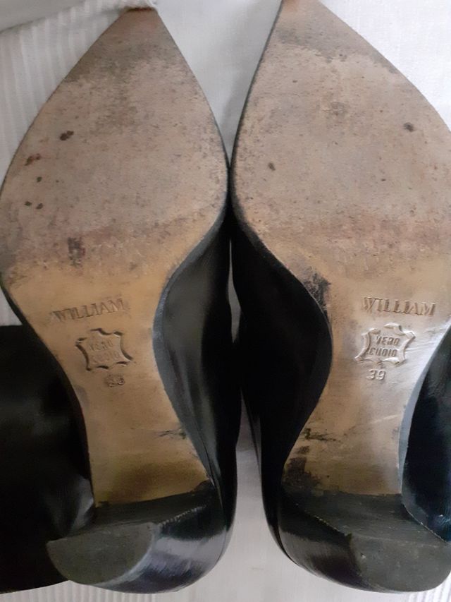 Botas altas de piel negra marca William