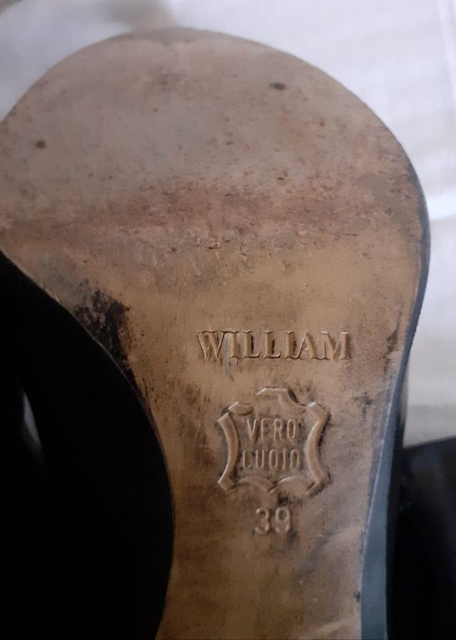 Botas altas de piel negra marca William