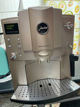 Cafetera Jura Impresa E75 de segunda mano por 115 EUR en Donostia-San  Sebastián en WALLAPOP
