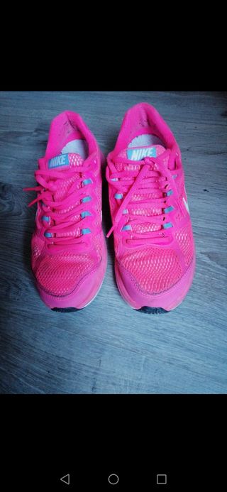 Playeras Nike Rosa neon de segunda mano por 20 EUR en Valladolid en WALLAPOP