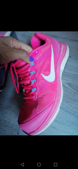 Playeras Nike Rosa neon de segunda mano por 20 EUR en Valladolid en WALLAPOP