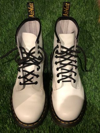 Botas Martens blancas de segunda mano en WALLAPOP