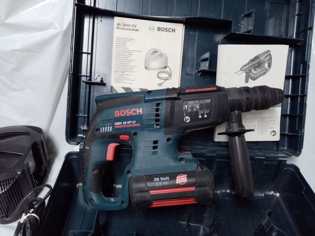 Taladro martillo percutor BOSCH  Batería.