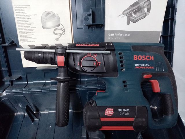 Taladro martillo percutor BOSCH  Batería.