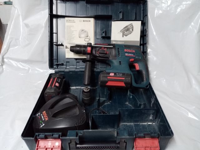 Taladro martillo percutor BOSCH  Batería.