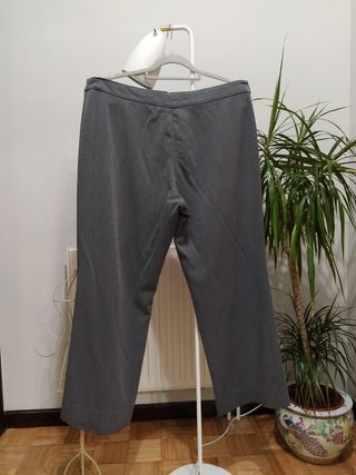 Pantalón fluido gris mujer talla 50 Festa de segunda mano por 10 EUR en  Oviedo en WALLAPOP