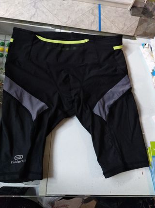 Pantalones Decathlon cortos de segunda mano por 7 EUR en Colmenar Viejo en  WALLAPOP