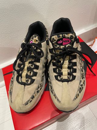 Nike Air Max 95 leopardo de segunda mano por 160 EUR en Madrid en WALLAPOP