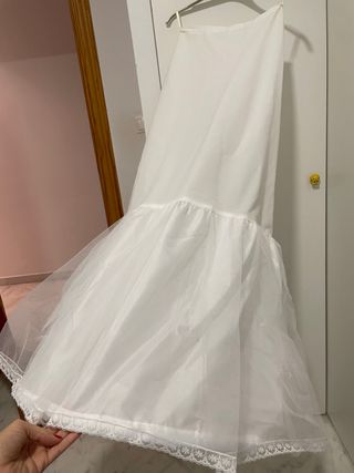 Cancan vestido novia de segunda mano por 100 EUR en Marbella en WALLAPOP