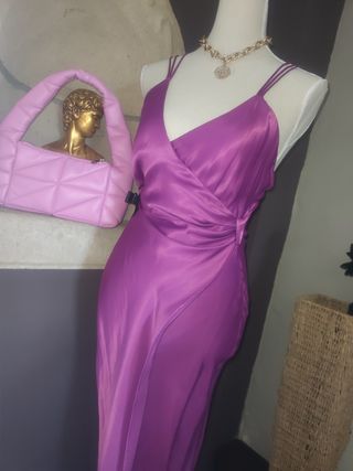 Vestido satinado nudo Zara de segunda mano por 25 EUR en Badajoz en WALLAPOP