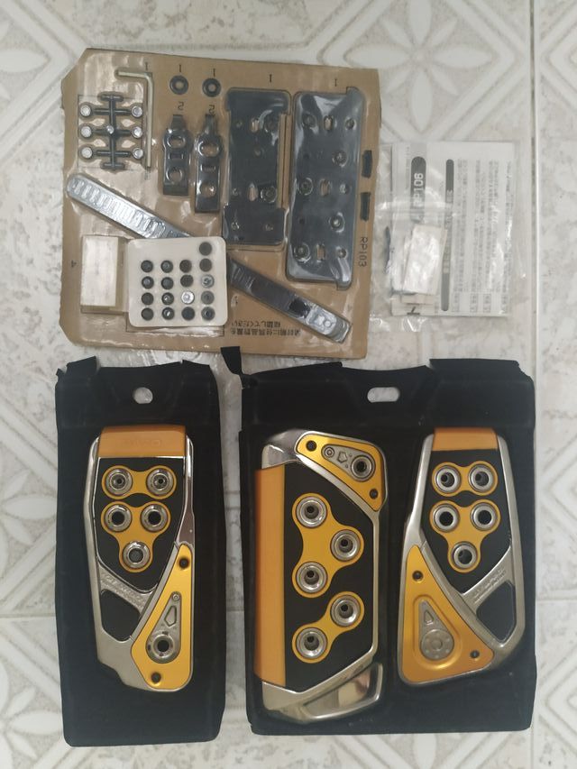 Juego cubre pedales coche