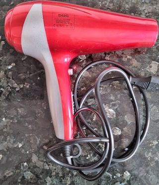 Secador pelo DHG 2000 W de segunda mano por 15 EUR en León en WALLAPOP