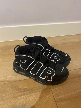 Zapatillas nike uptempo negras de segunda mano por 150 EUR en Madrid en  WALLAPOP