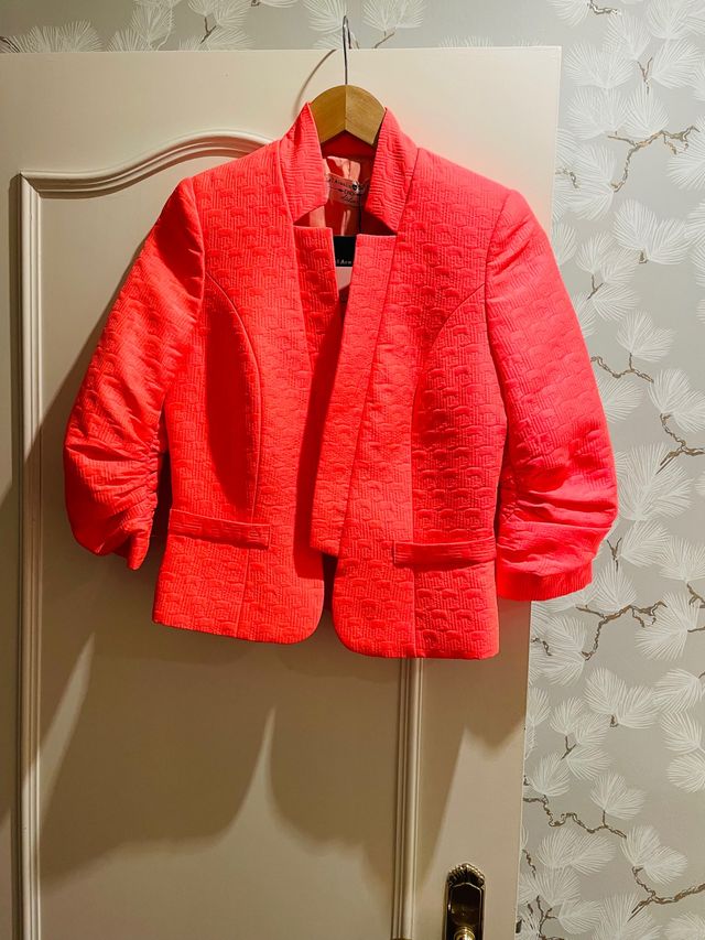 Blazer color flúor Armario Lulú con etiqueta