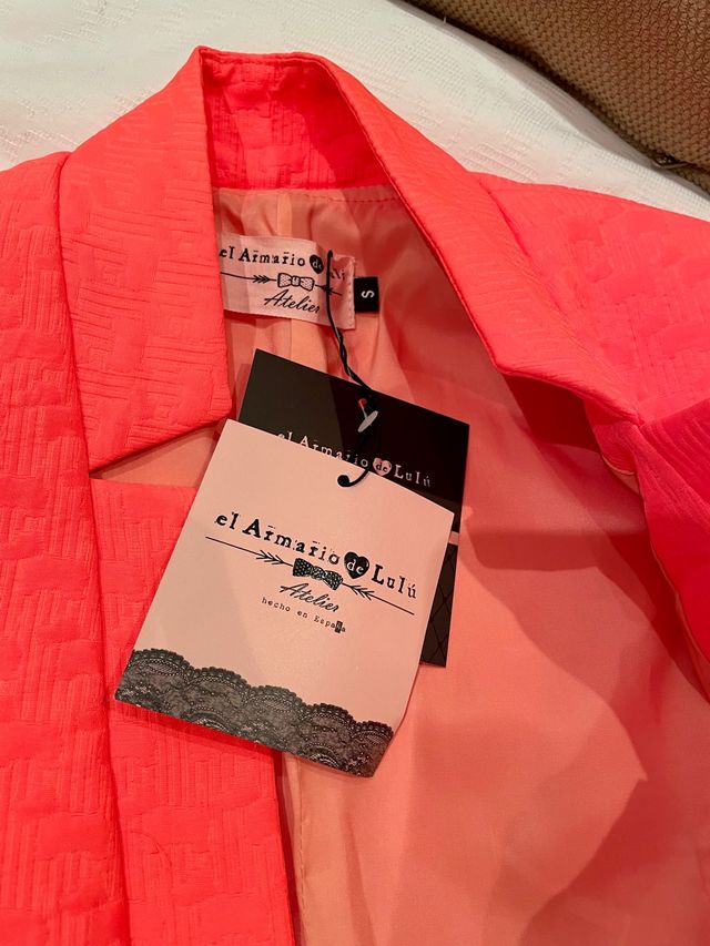 Blazer color flúor Armario Lulú con etiqueta