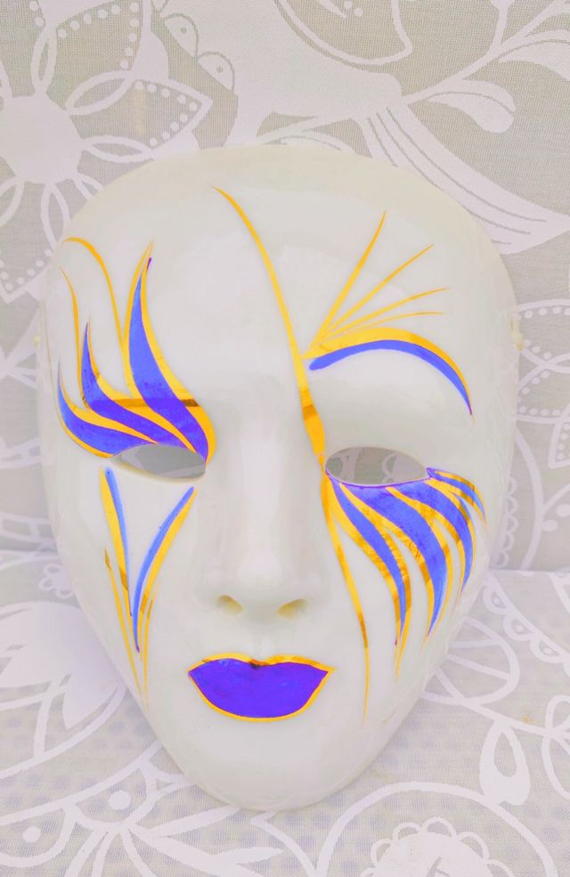 MASCARA DE PORCELANA