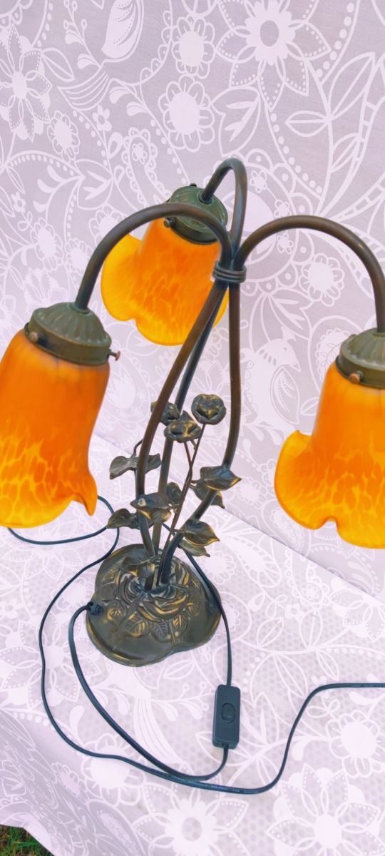 LAMPARA DE MESA DE BRONCE