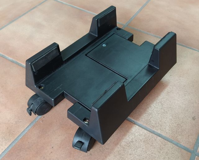 Soporte ordenador ajustable con ruedas