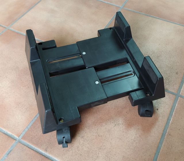 Soporte ordenador ajustable con ruedas