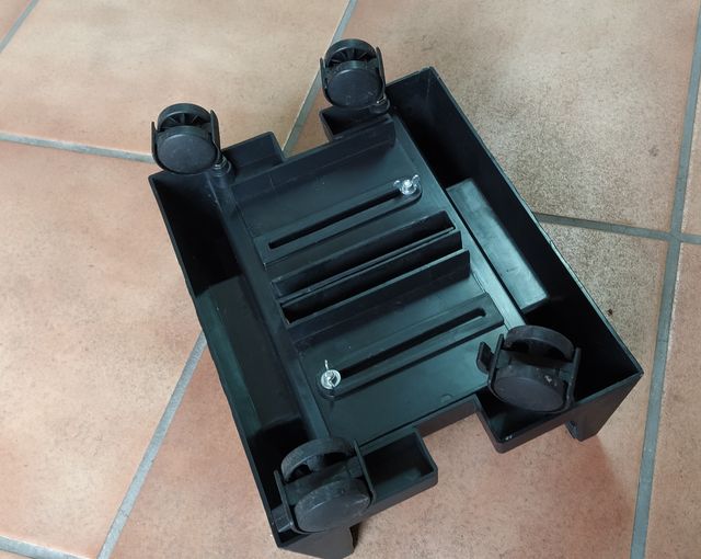 Soporte ordenador ajustable con ruedas