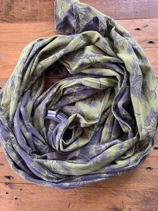 Fular portabebés Hoppediz talla 6 de segunda mano por 55 EUR en Madrid en  WALLAPOP