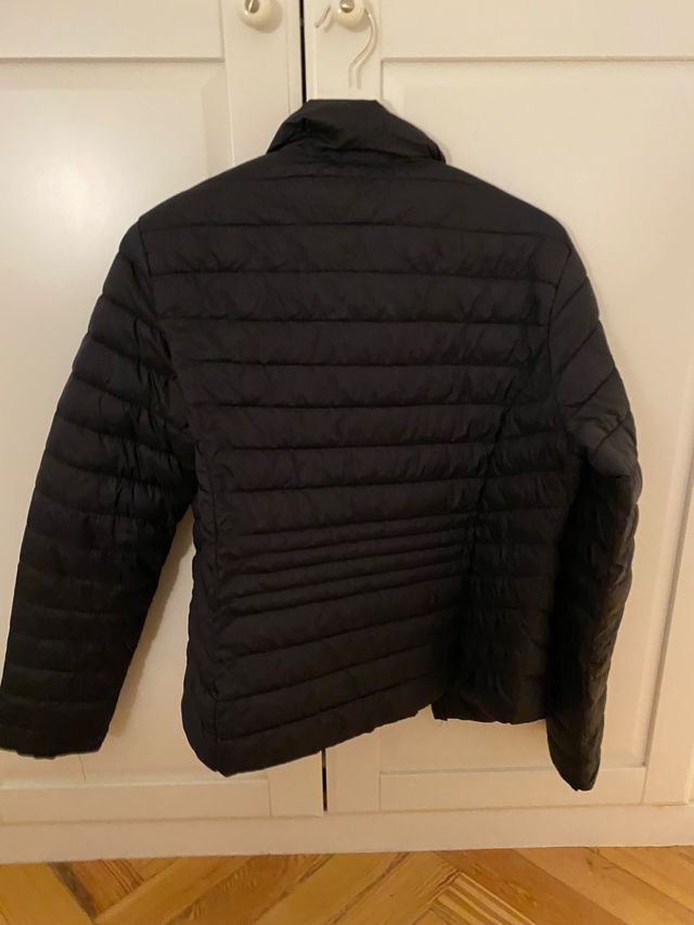 Abrigo, plumón liviano negro Excelente UNISEX