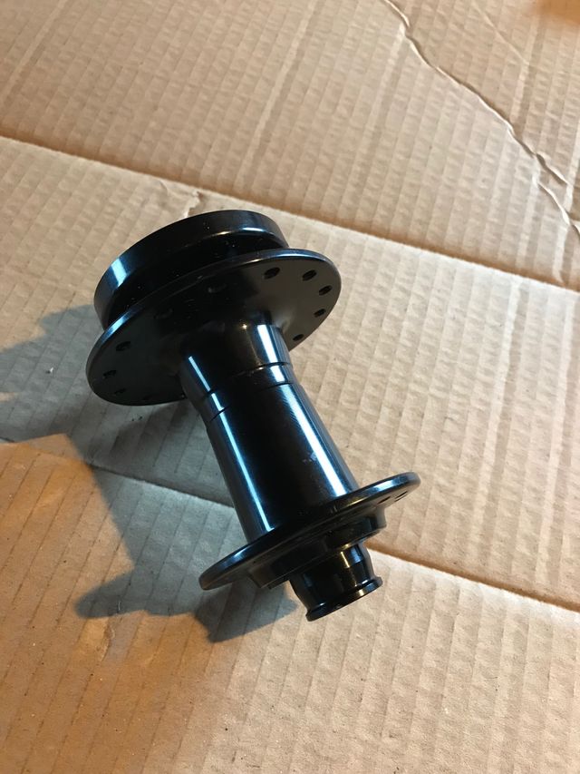 Buje delantero 28 radios 12x100