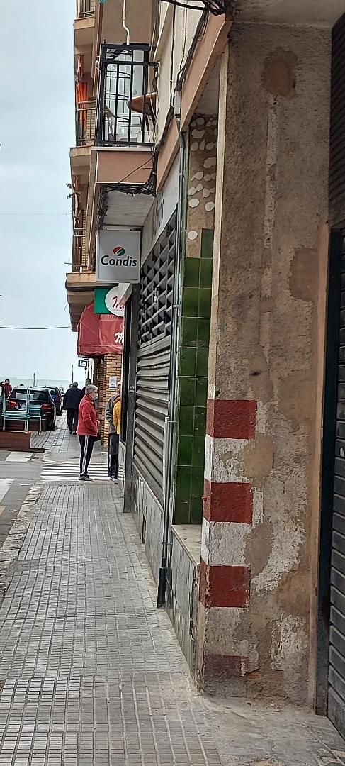 Plaza Parking para 3 motos o coche pequeño- muy ce