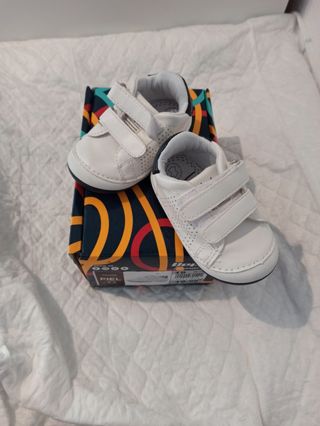 Zapatillas bebe 19 de segunda mano por 10 EUR en Collado Villalba en  WALLAPOP